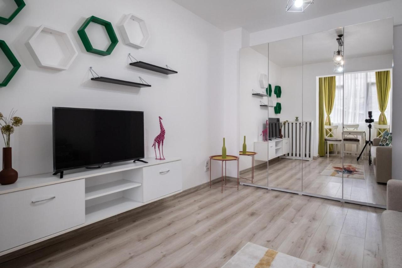 Laroka House Cosy And Modern Apartment Universitate-City Centre Bukarest Eksteriør billede